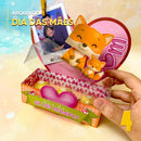 Detalhe frontal da caixa bombom com laço decorativo e acabamento delicado