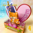 Vista lateral da caixa bombom mostrando o design artesanal e as cores vibrantes