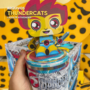 Vista lateral da caixa de atividades Thundercats mostrando o acabamento artesanal e design poderoso