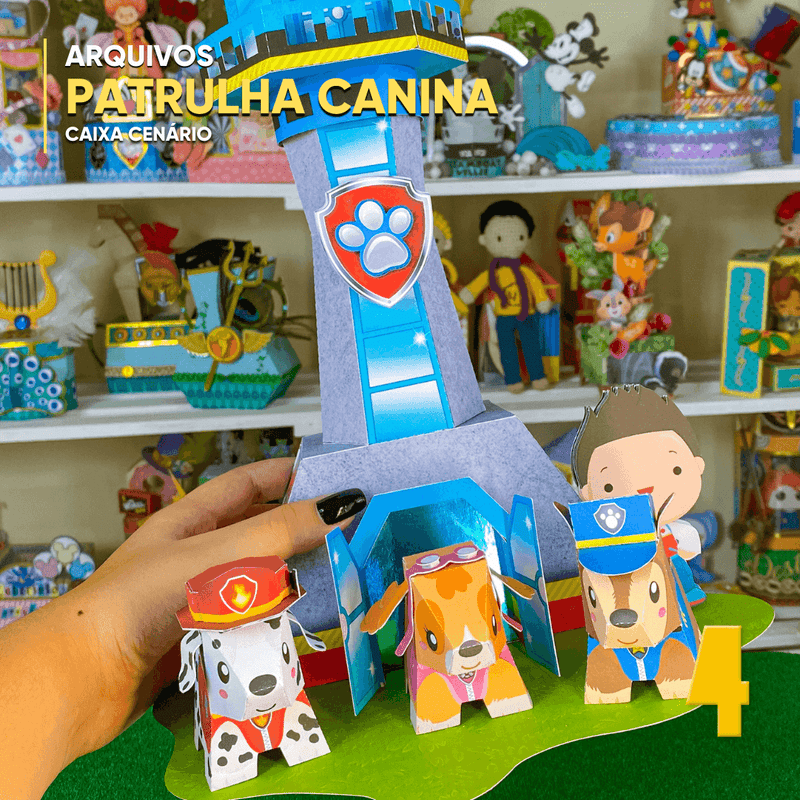 Detalhe frontal da caixa Patrulha Canina mostrando recortes precisos e acabamento artesanal