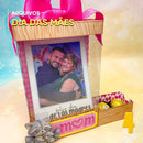 Caixa porta-retrato aberta com espaço interno para foto e decoração personalizada