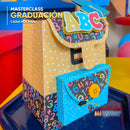 Vista lateral del proyecto Mi Primera Graduación con acabado artesanal y temática escolar