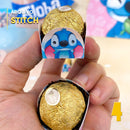 Vista lateral de elementos do kit festa Lilo e Stitch mostrando acabamento artesanal