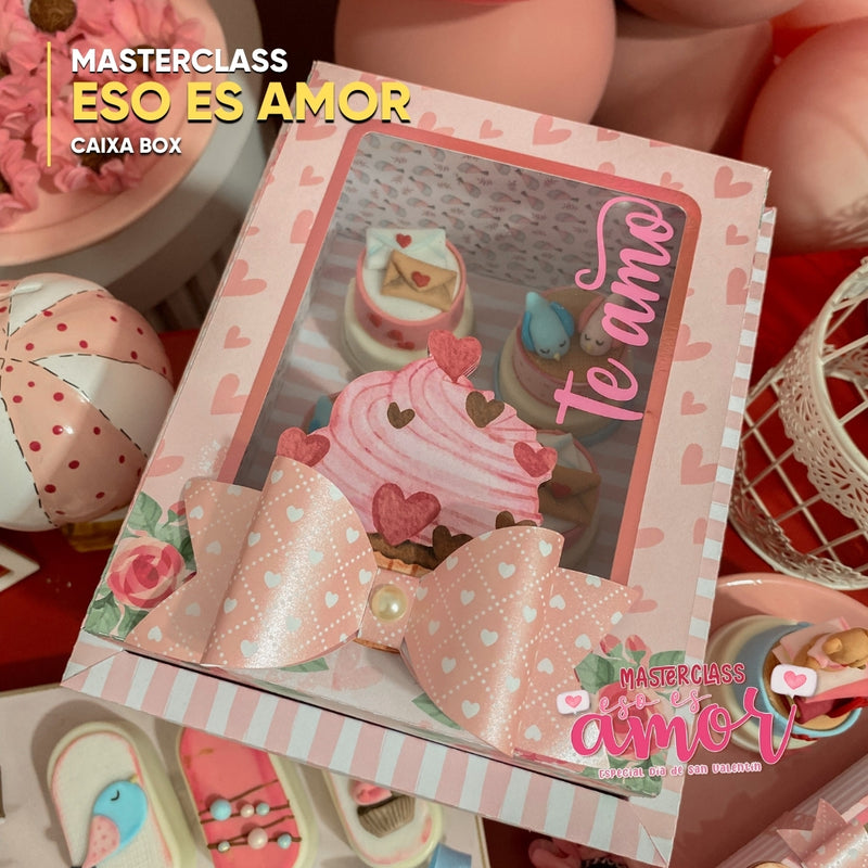 Detalle frontal de la Masterclass Esto es Amor mostrando recortes precisos y temática amorosa