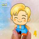 Vista lateral do Papertoy Ken mostrando o figurino colorido e acabamento artesanal