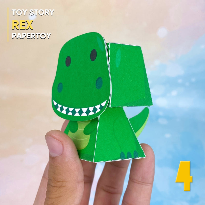 Detalhe frontal do Papertoy Rex mostrando acabamento preciso, cores vibrantes e estilo criativo ideal para fãs de Toy Story