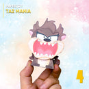 Vista lateral do Papertoy Taz Mania mostrando os detalhes do personagem e acabamento artesanal