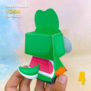 Vista lateral do Papertoy Yoshi mostrando os detalhes da cauda e acabamento artesanal