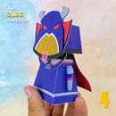 Vista lateral do Papertoy Zurg mostrando a capa roxa, detalhes do capacete e acabamento artesanal