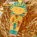 Detalhe frontal da SuperClass Uma Magia Grega e Egípcia mostrando recortes precisos e acabamentos artesanais