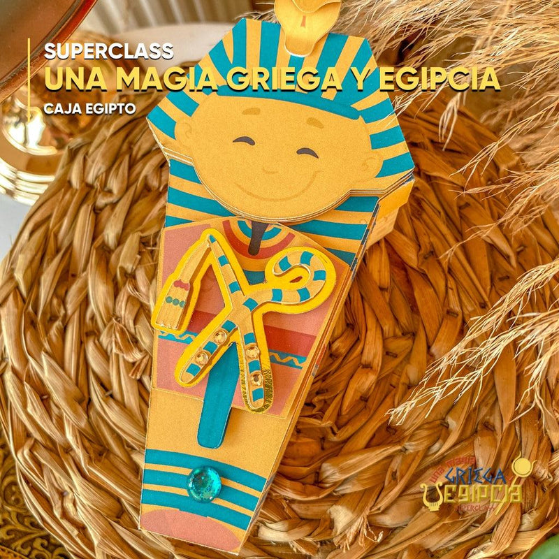 Detalhe frontal da SuperClass Uma Magia Grega e Egípcia mostrando recortes precisos e acabamentos artesanais